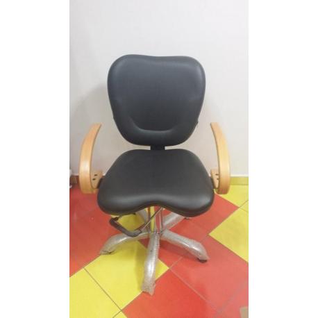 Kadeřnická židle 015