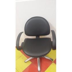 Kadeřnická židle 003 s hydraulicku bází