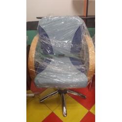 Kadeřnická židle 009 s hydraulickou bází