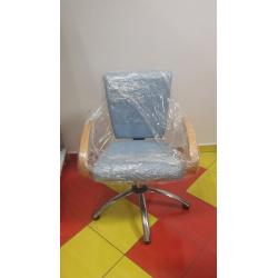 Kadeřnická židle 011 s hydraulickou bází